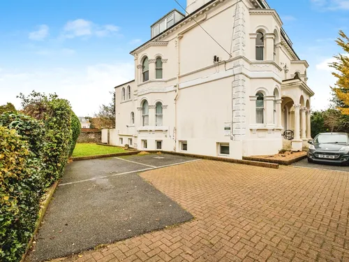Farncombe Road, Worthingphoto