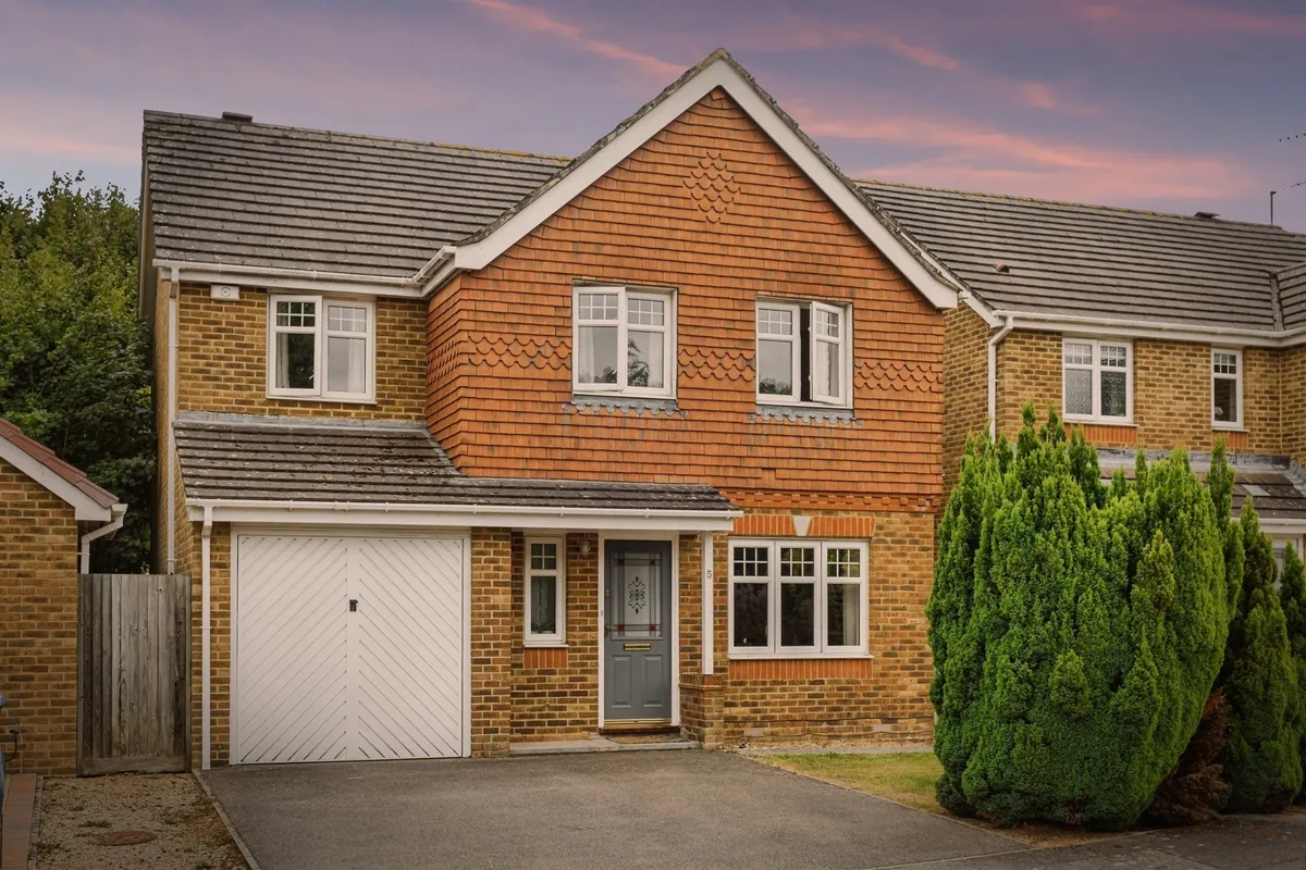 Foxglove Close, Burgess Hill
