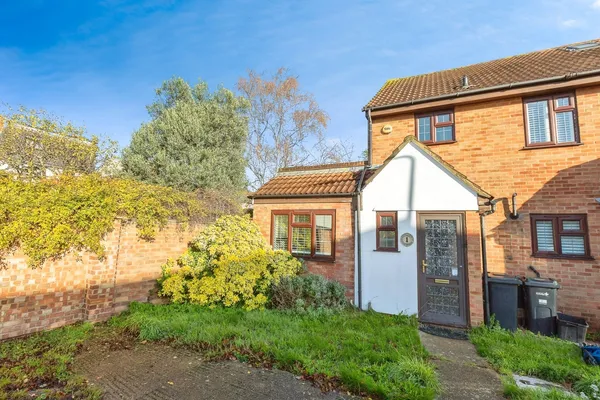 Bronte Close, Ilford, IG2