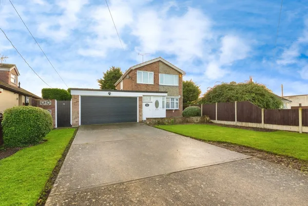 Walton Road, Kirby-le-Soken, Frinton-...
