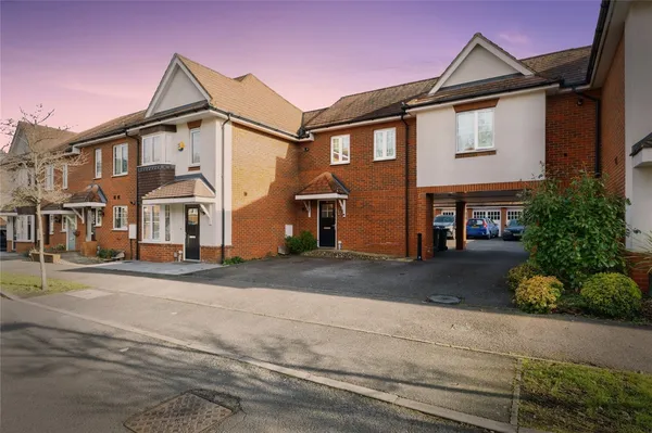 Hengest Avenue, Esher, Surrey, KT10