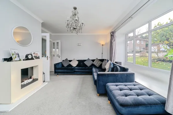Yarm Close, Leatherhead, Surrey, KT22