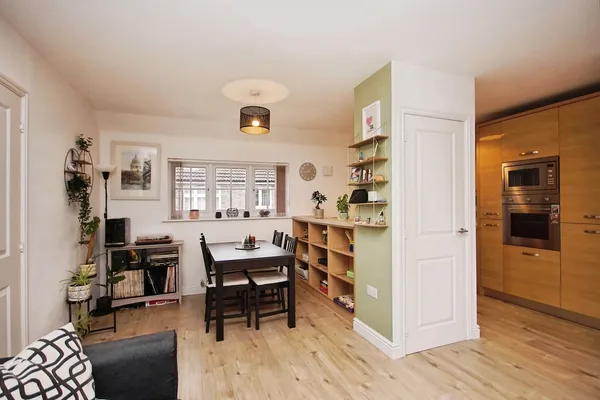 Long Wood Meadows, Cheswick Village, ...
