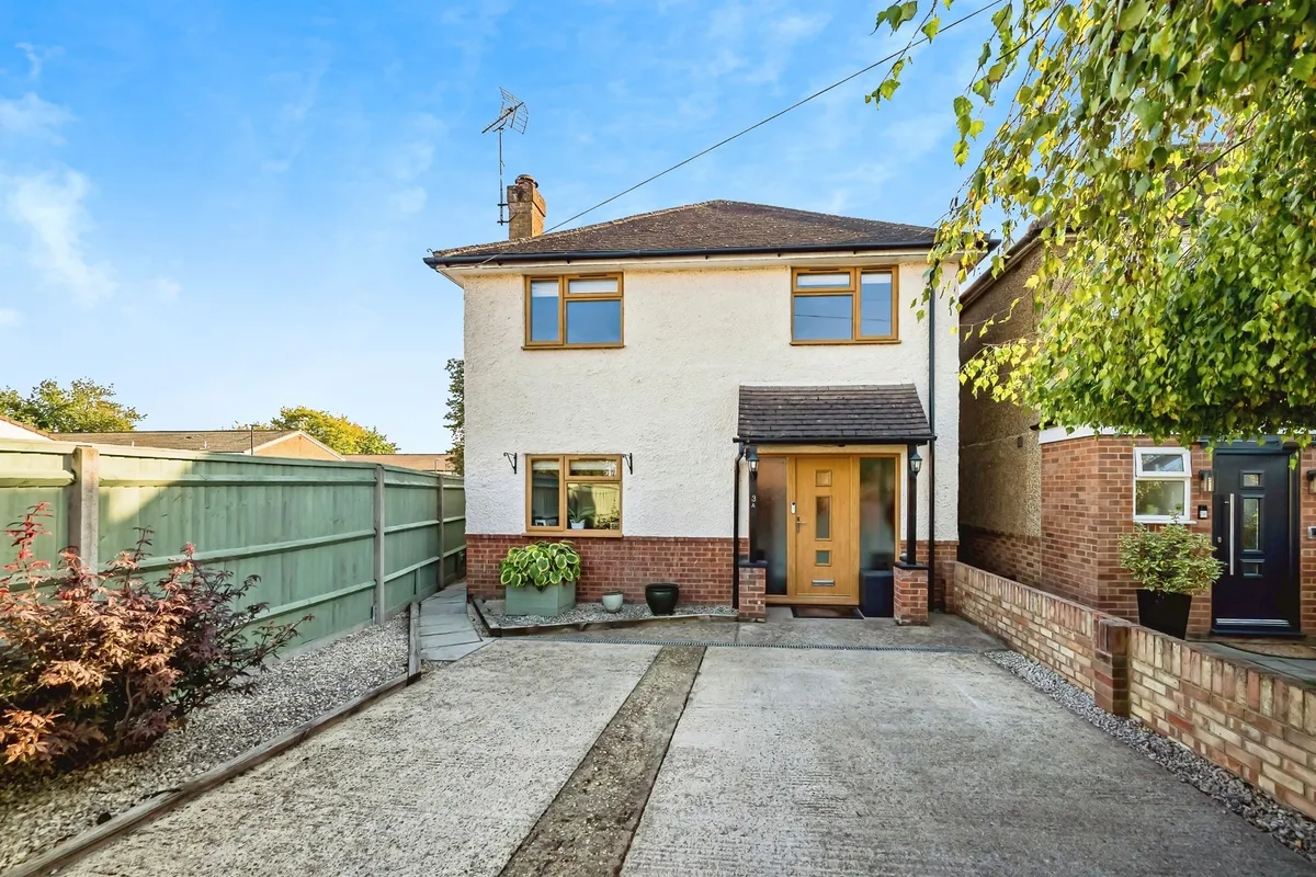 Westlands Close, Slough