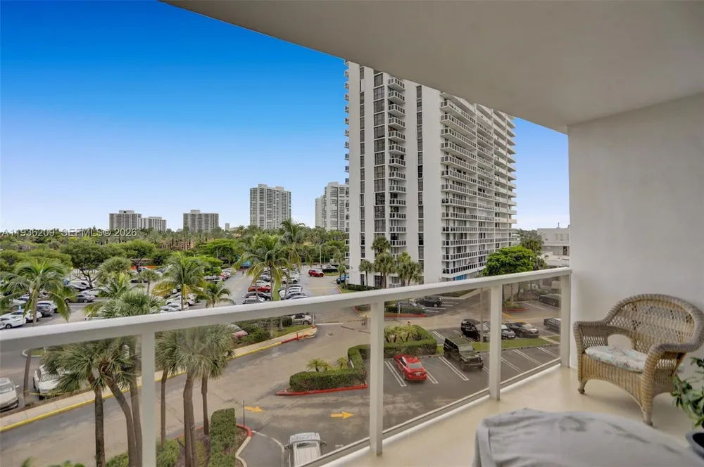20281 E Country Club Dr, Aventura, FL 33180