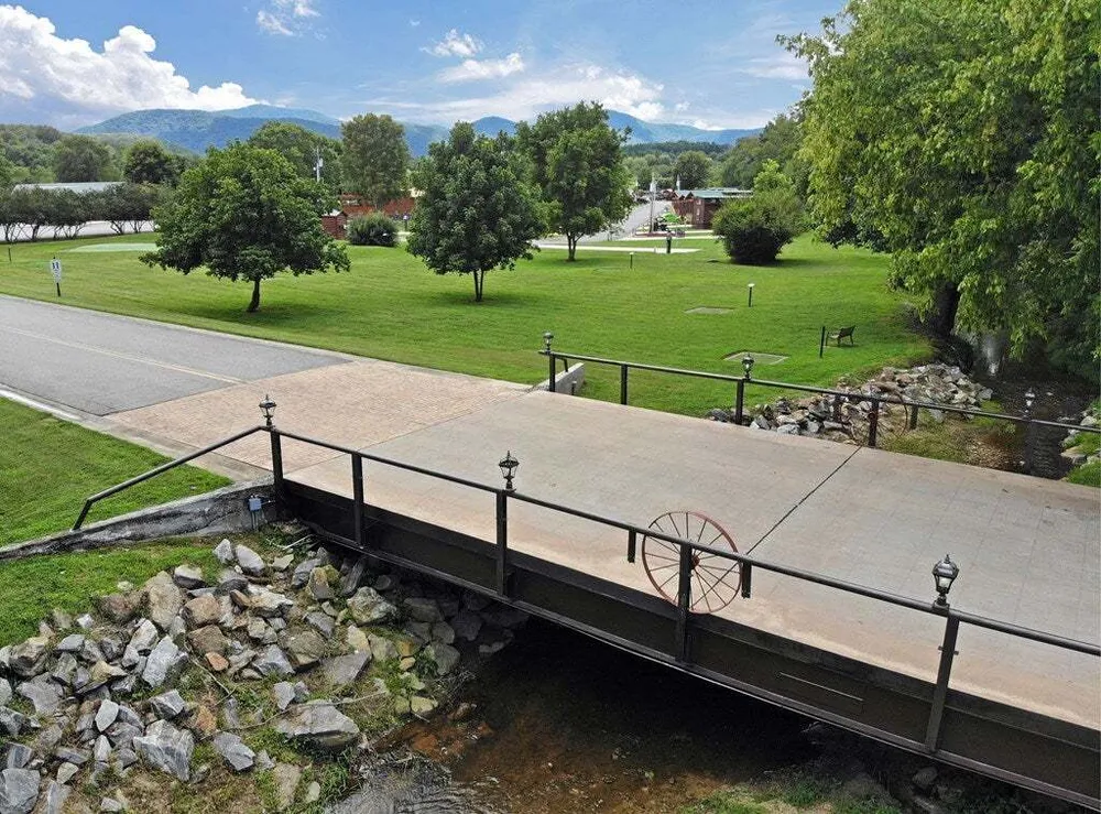 57 Mountain Lake Blvd, Blairsville, GA 30512