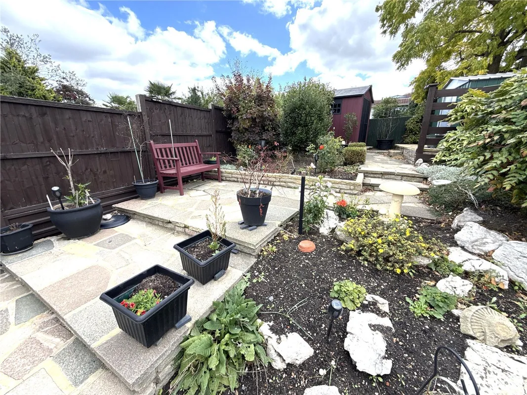 Rushdene Avenue, Barnet, EN4