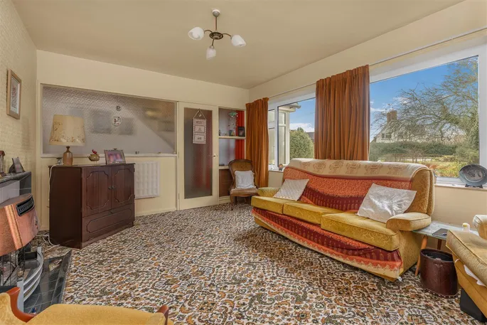 Property carousel image 3