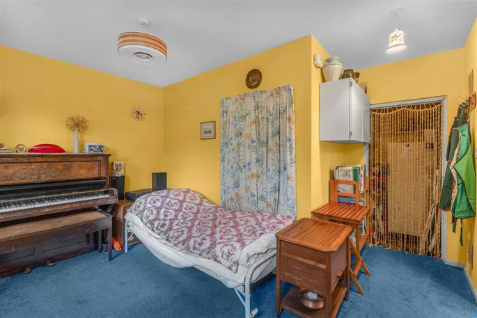 Property carousel image 11
