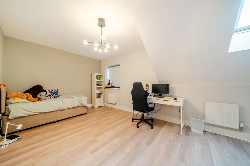 Richmond Crescent, Epsom, KT19