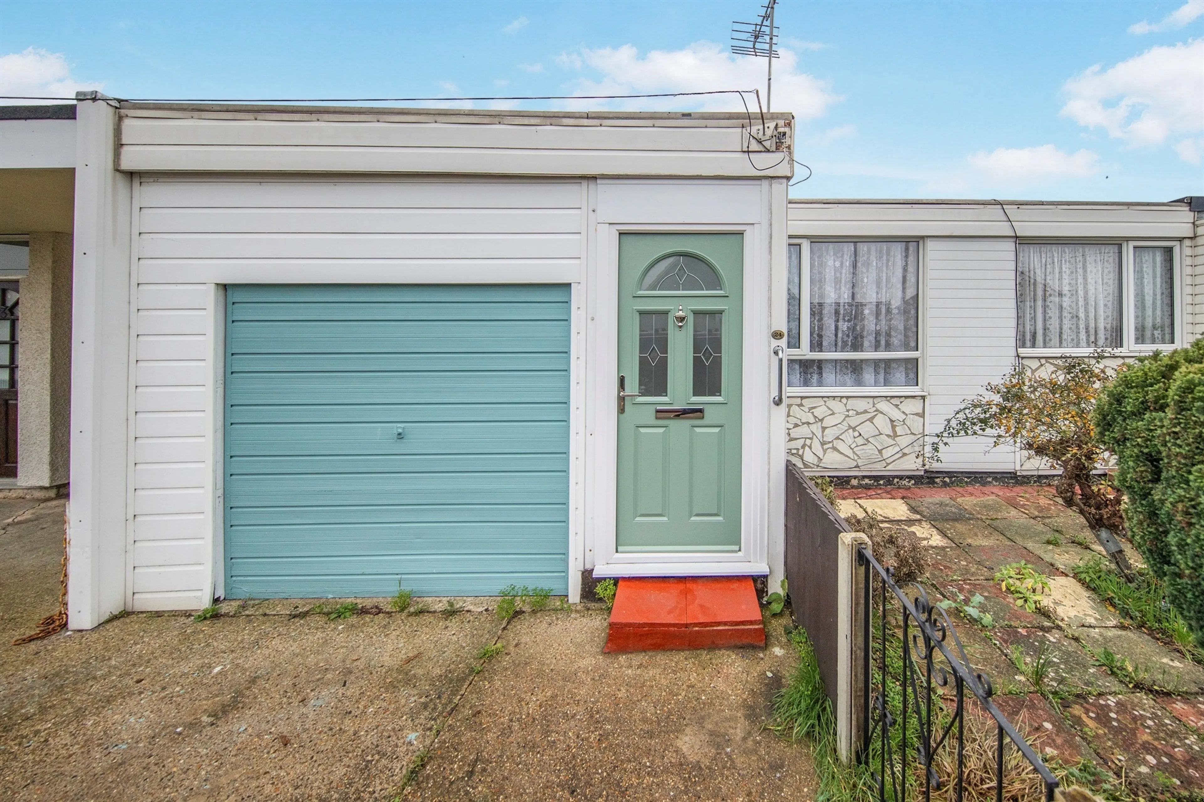 Property at Yew Way, Jaywick, CLACTON-ON-SEA