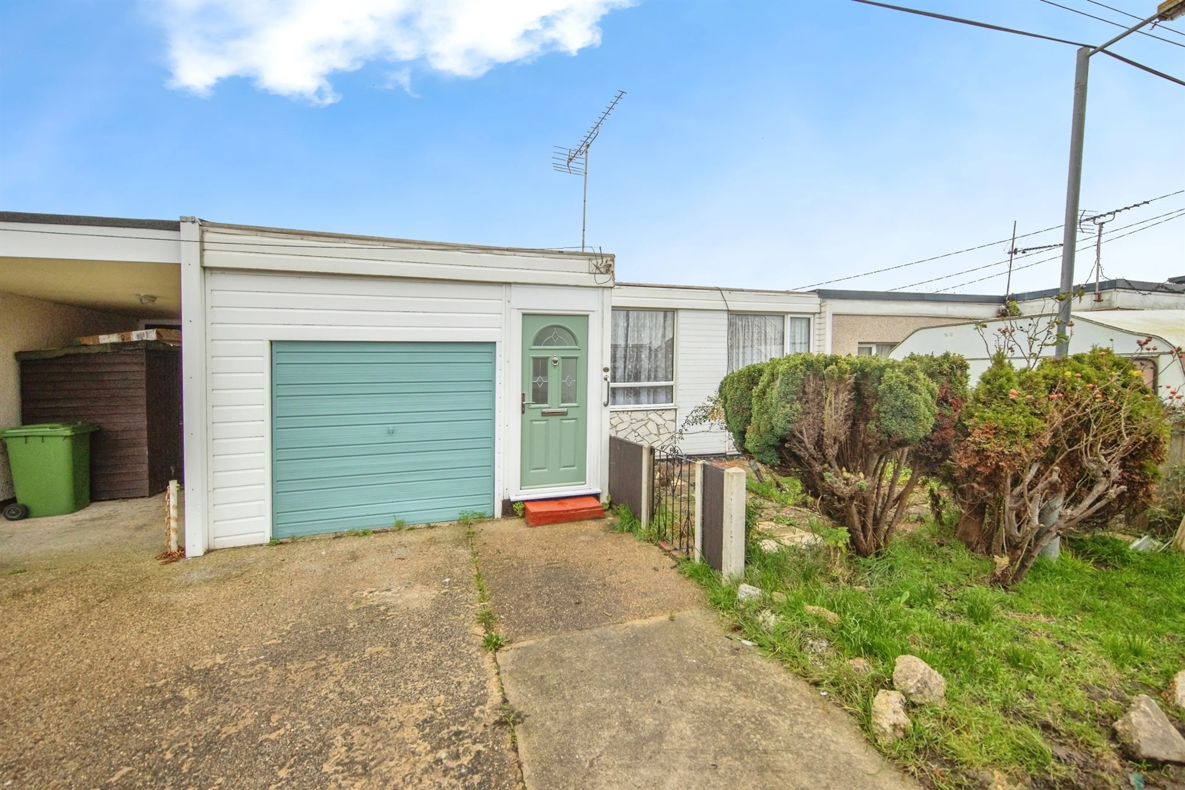 Property at Yew Way, Jaywick, CLACTON-ON-SEA