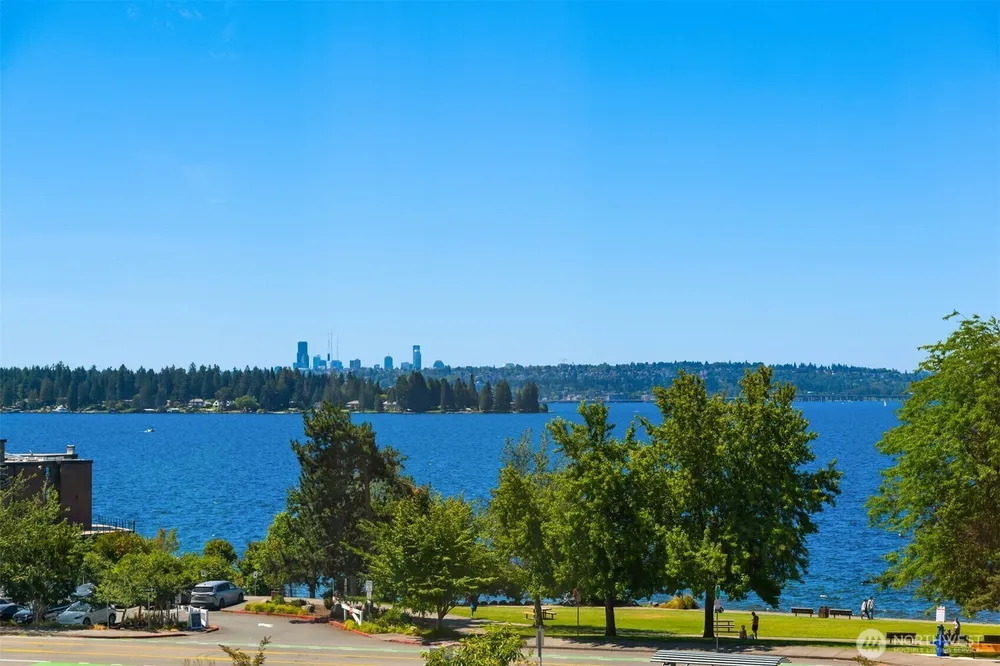 10132 NE 59th St, Kirkland, WA 98033