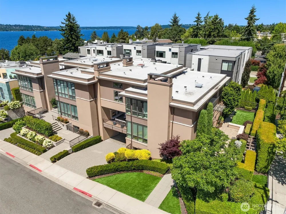 10132 NE 59th St, Kirkland, WA 98033