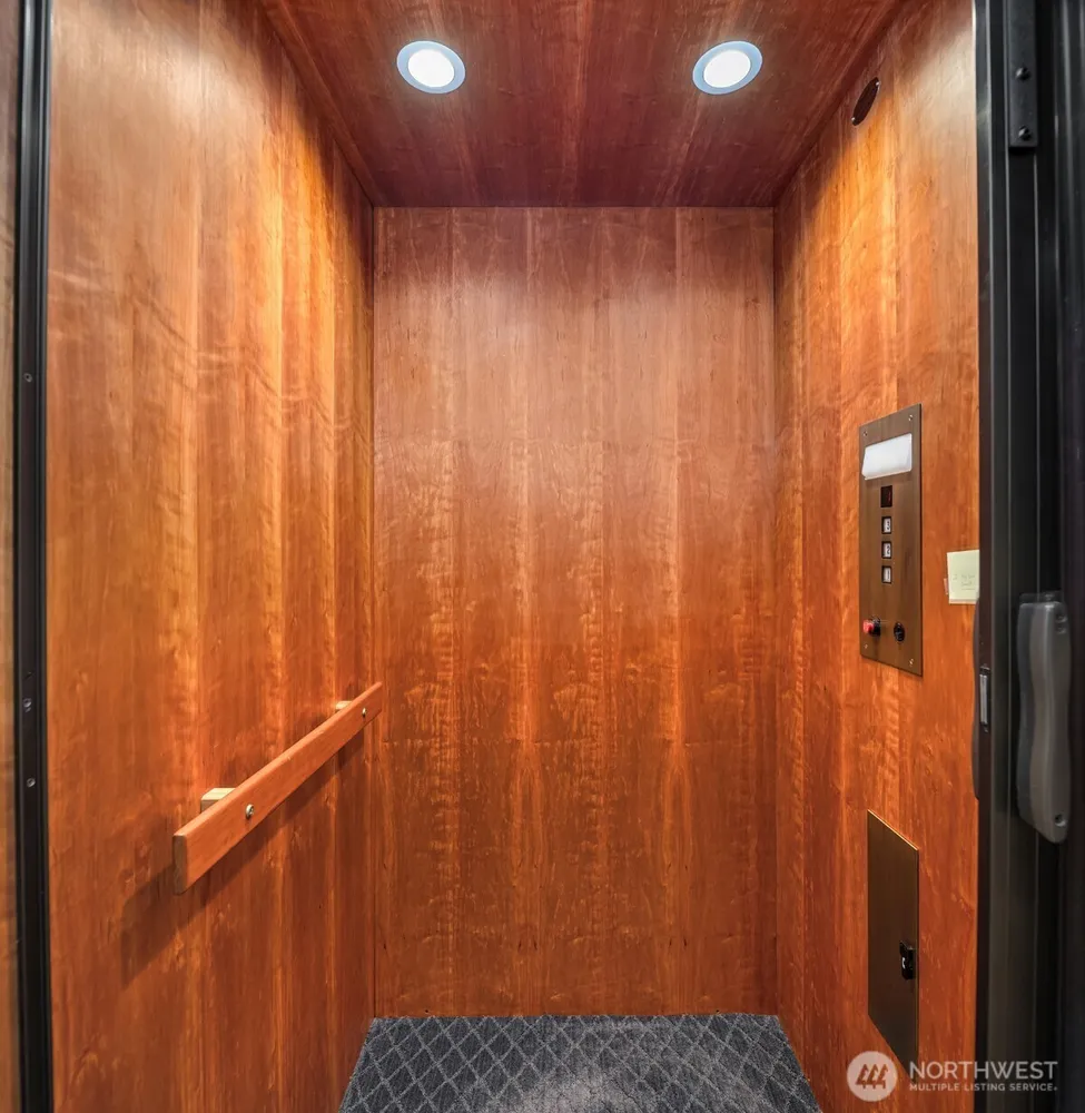 10132 NE 59th St, Kirkland, WA 98033