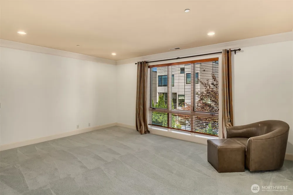 10132 NE 59th St, Kirkland, WA 98033
