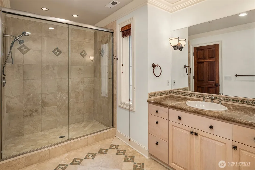 10132 NE 59th St, Kirkland, WA 98033