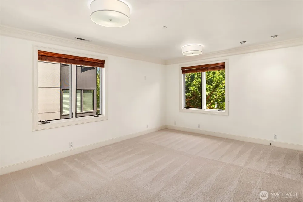 10132 NE 59th St, Kirkland, WA 98033