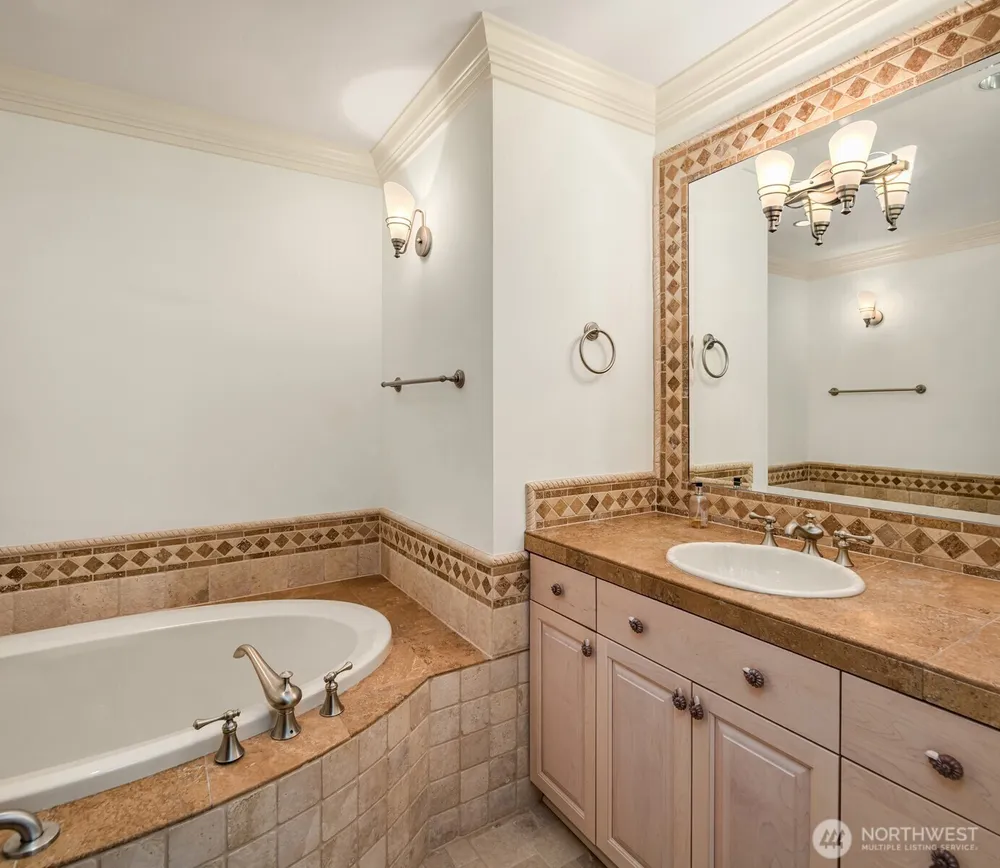 10132 NE 59th St, Kirkland, WA 98033