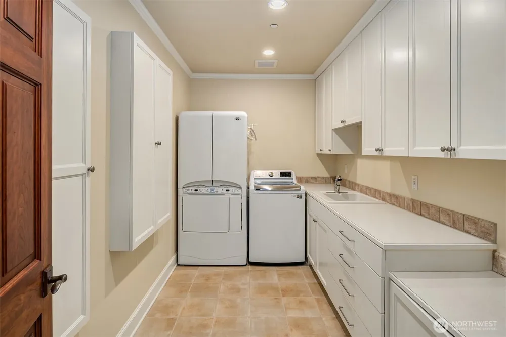 10132 NE 59th St, Kirkland, WA 98033