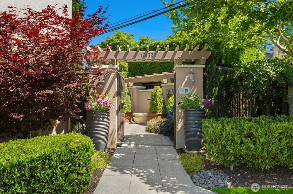10132 NE 59th St, Kirkland, WA 98033