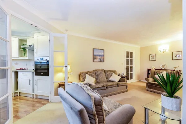 Manor Road North, Hinchley Wood, Eshe...