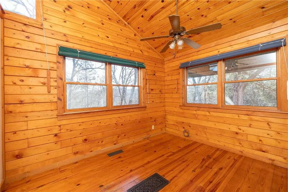 Thompson Ln, Noel, MO 64854