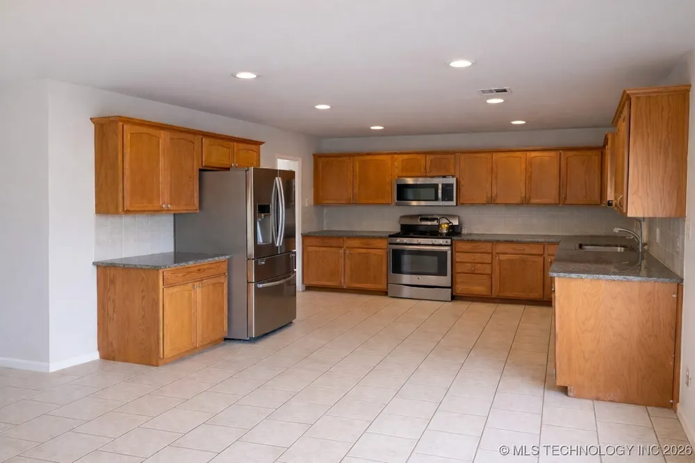 8434 S 111th East Ave, Tulsa, OK 74133