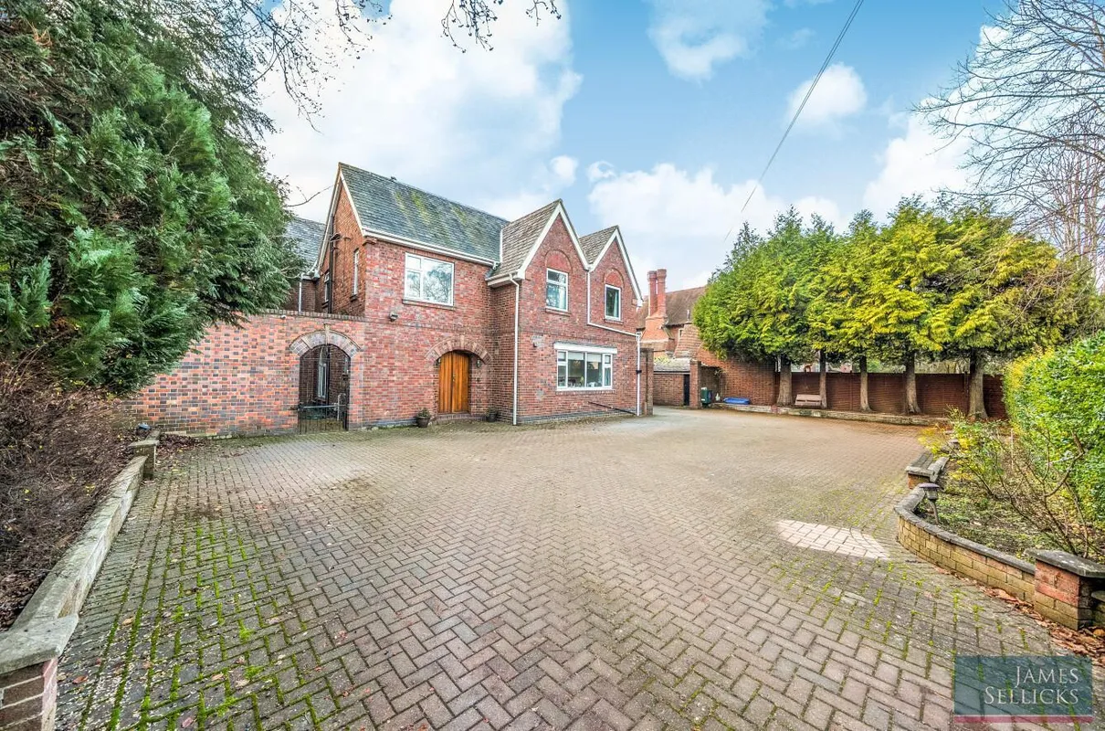 Knighton Grange Road, Oadby, Leicestershire