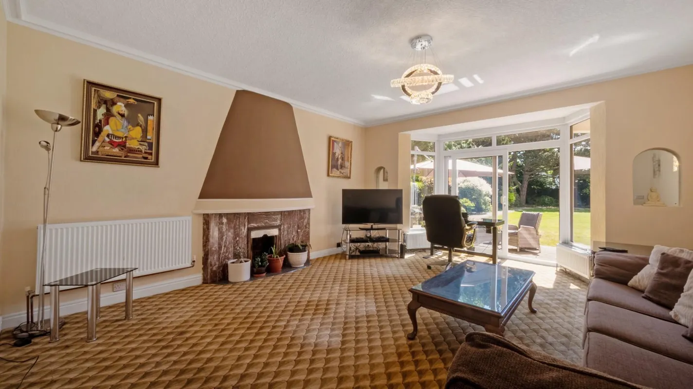 Knighton Grange Road, Oadby, Leicestershire