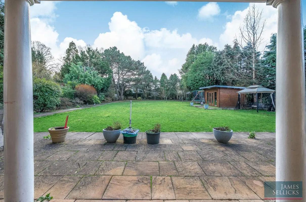 Knighton Grange Road, Oadby, Leicestershire