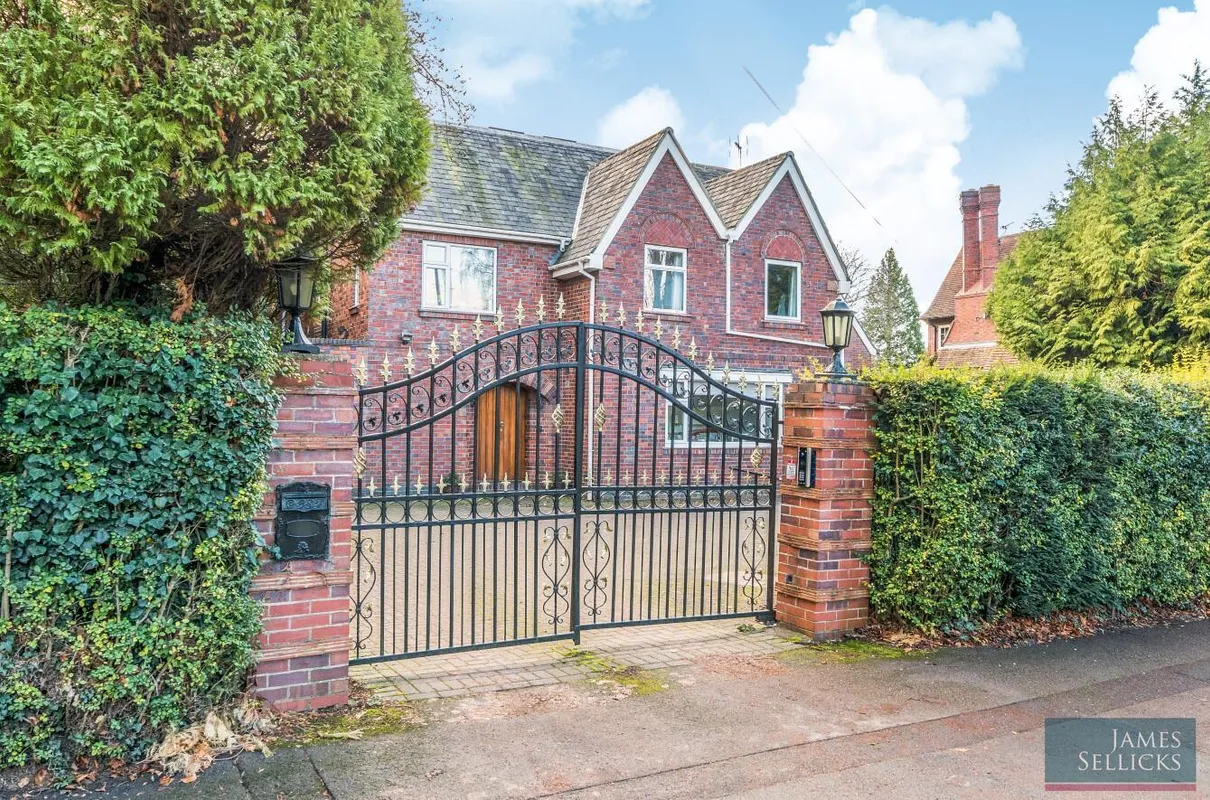 Knighton Grange Road, Oadby, Leicestershire