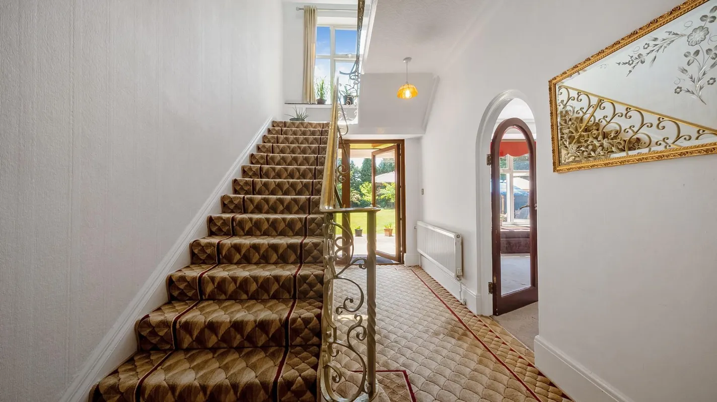 Knighton Grange Road, Oadby, Leicestershire