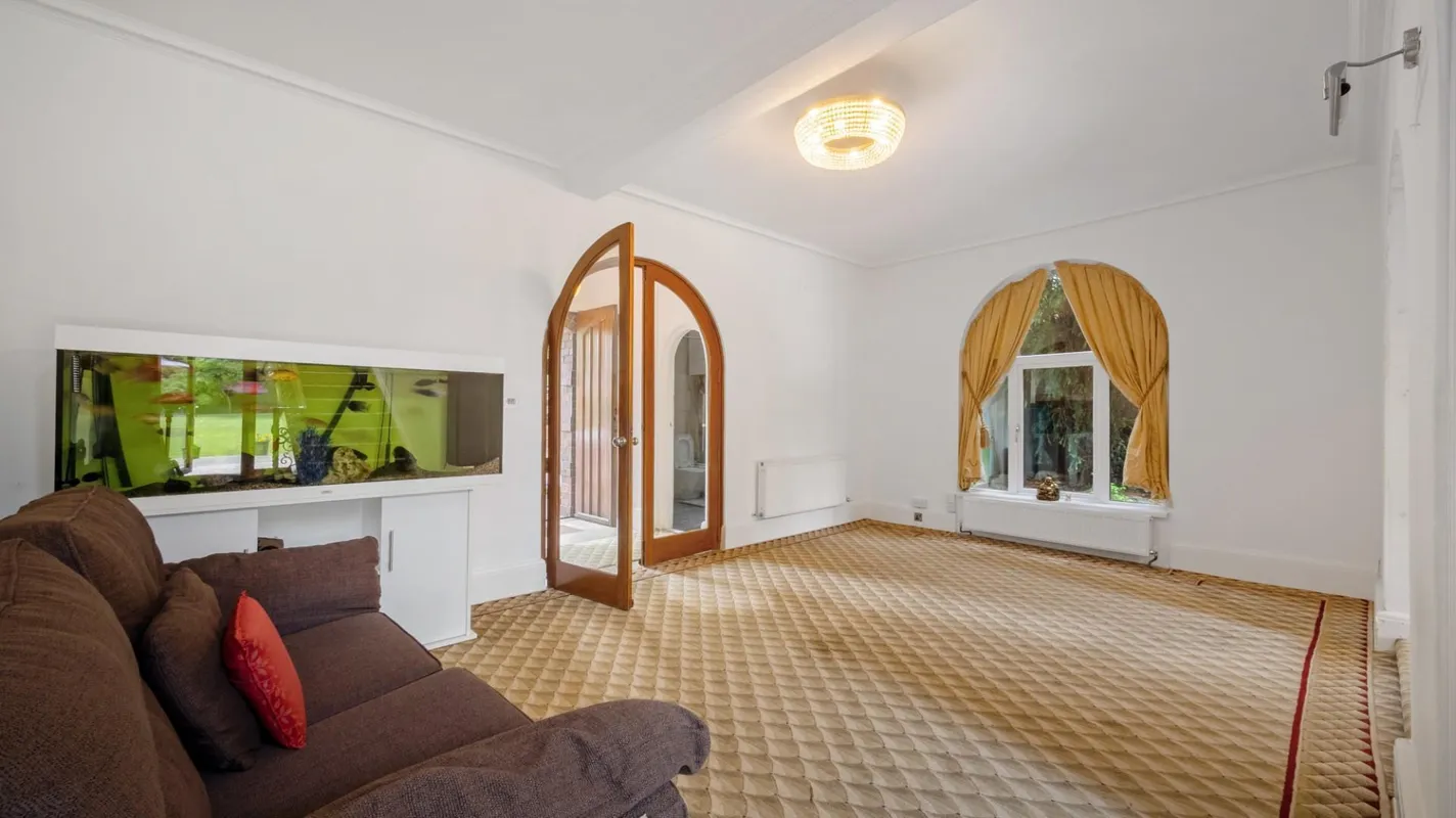 Knighton Grange Road, Oadby, Leicestershire