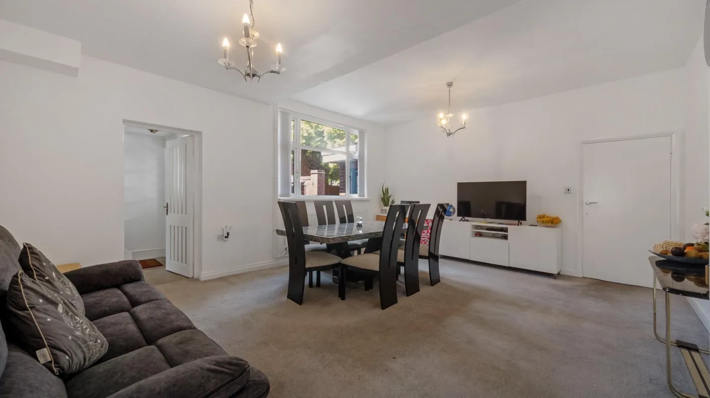 Knighton Grange Road, Oadby, Leicestershire