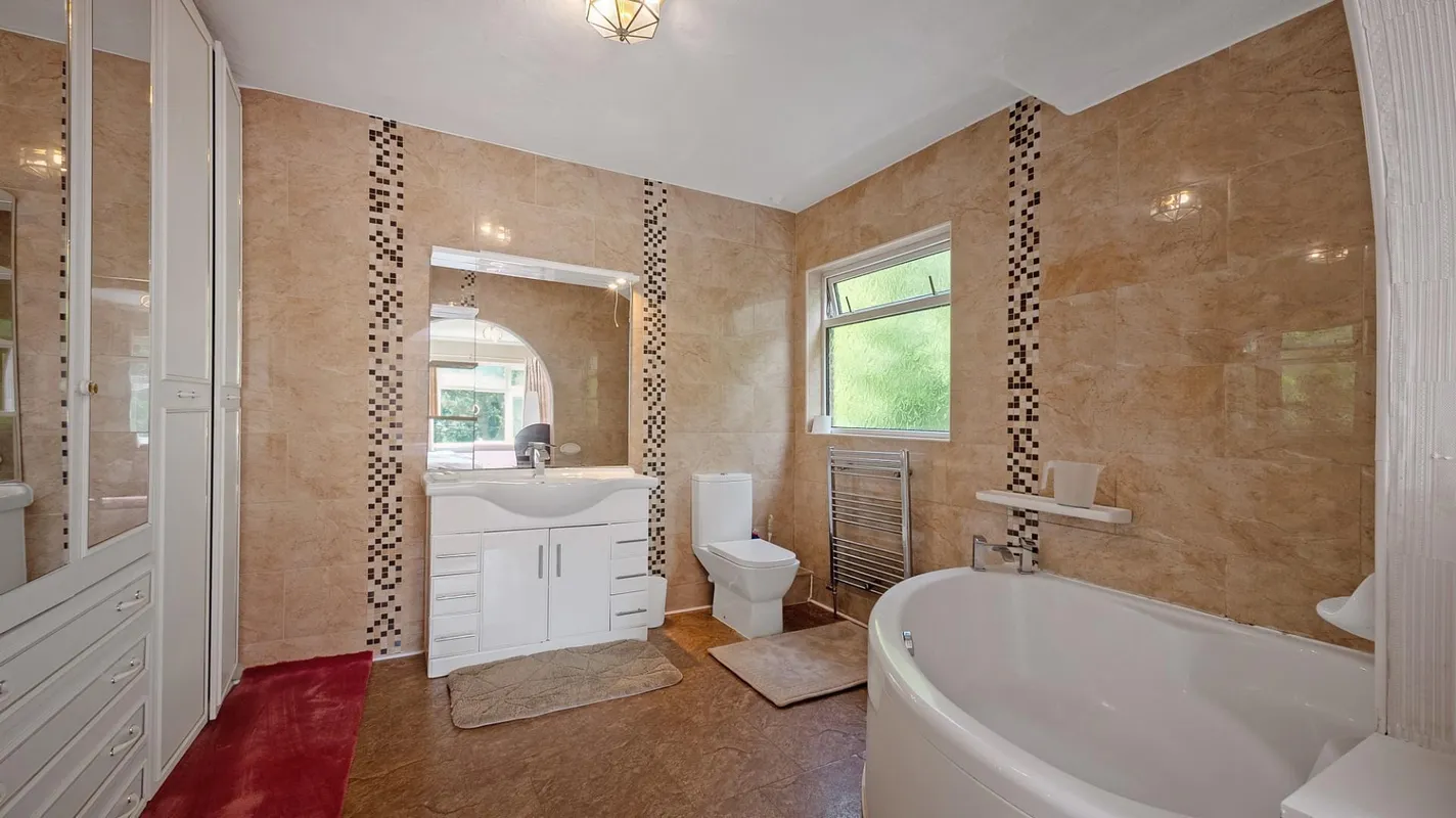Knighton Grange Road, Oadby, Leicestershire