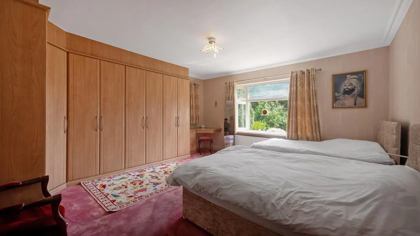 Knighton Grange Road, Oadby, Leicestershire