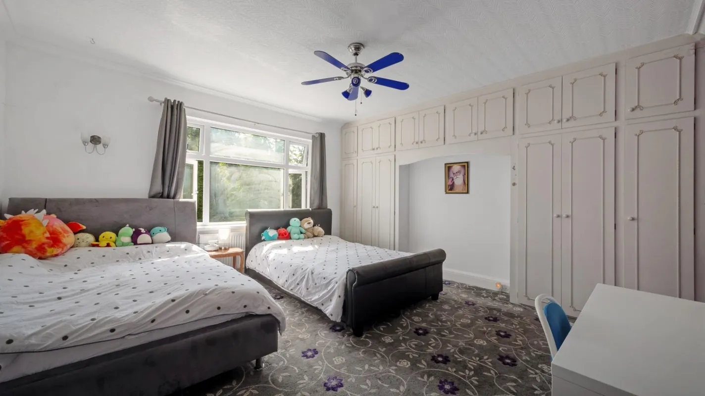 Knighton Grange Road, Oadby, Leicestershire