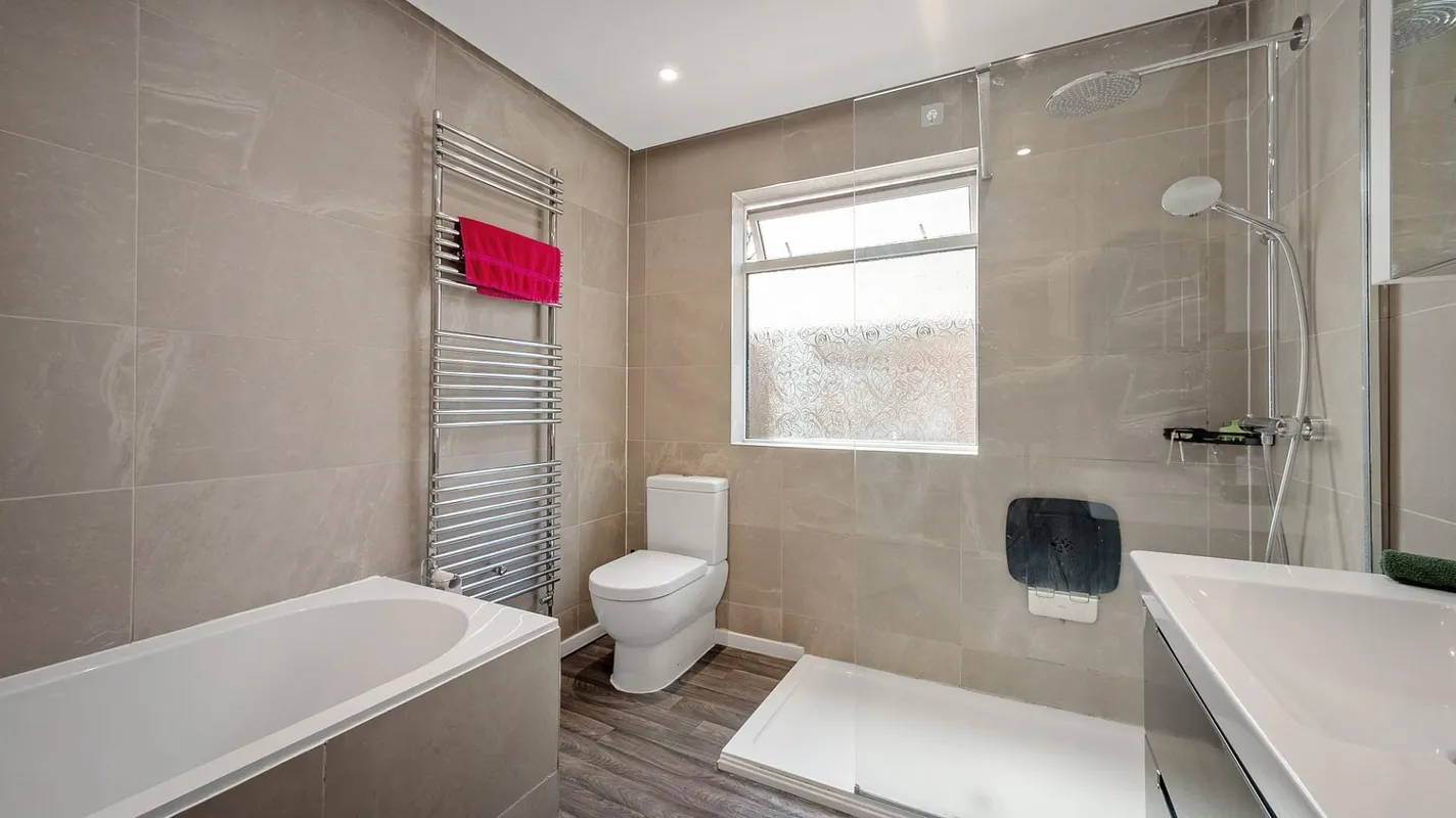 Knighton Grange Road, Oadby, Leicestershire