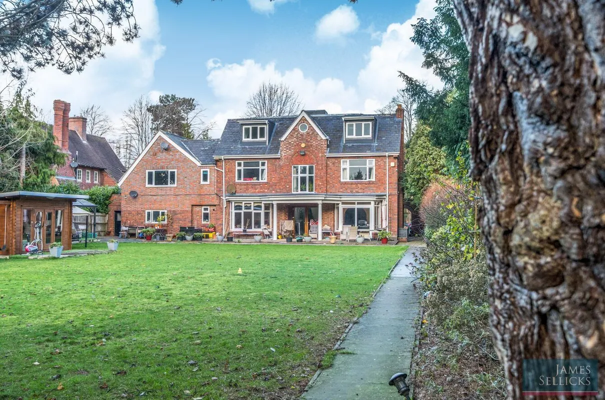Knighton Grange Road, Oadby, Leicestershire