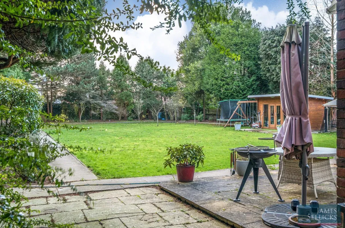 Knighton Grange Road, Oadby, Leicestershire