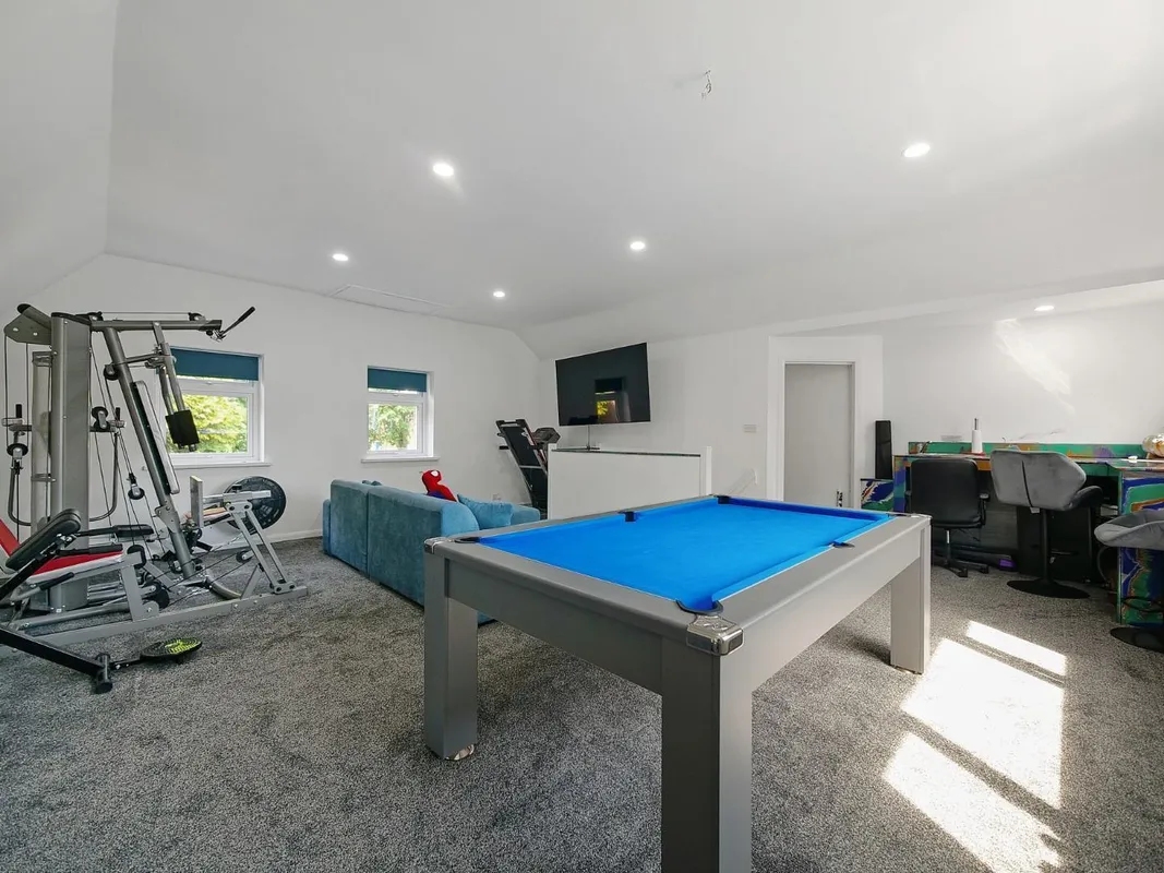 Knighton Grange Road, Oadby, Leicestershire