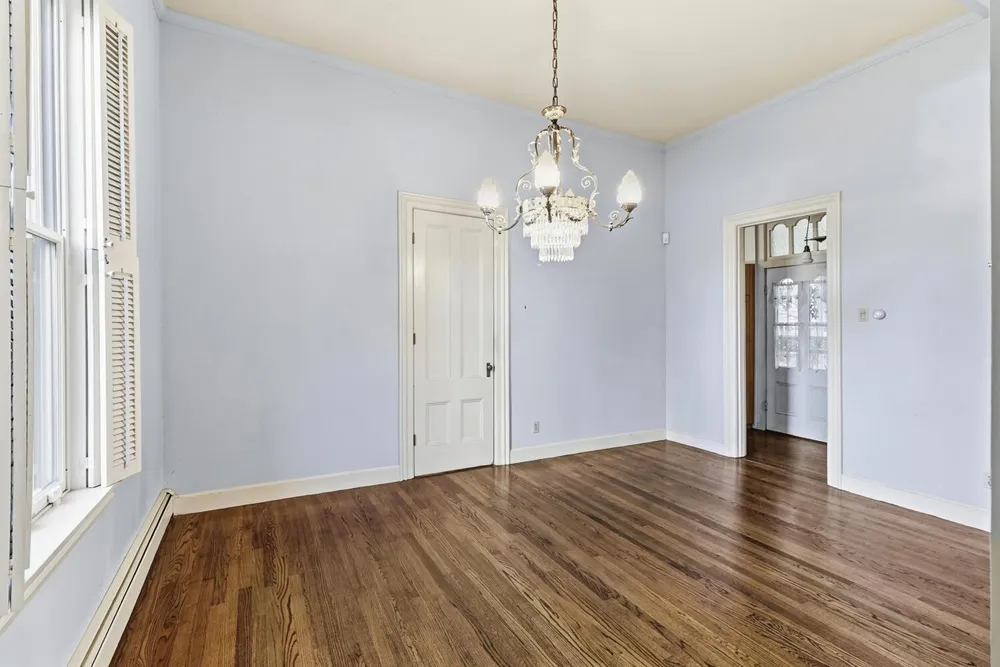 915 11th St, Sacramento, CA 95814