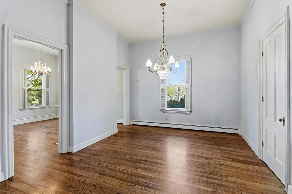 915 11th St, Sacramento, CA 95814