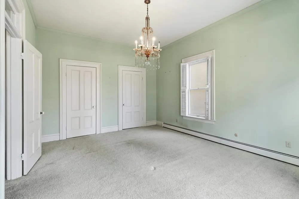915 11th St, Sacramento, CA 95814