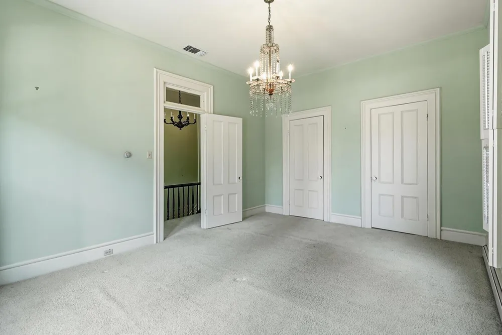 915 11th St, Sacramento, CA 95814