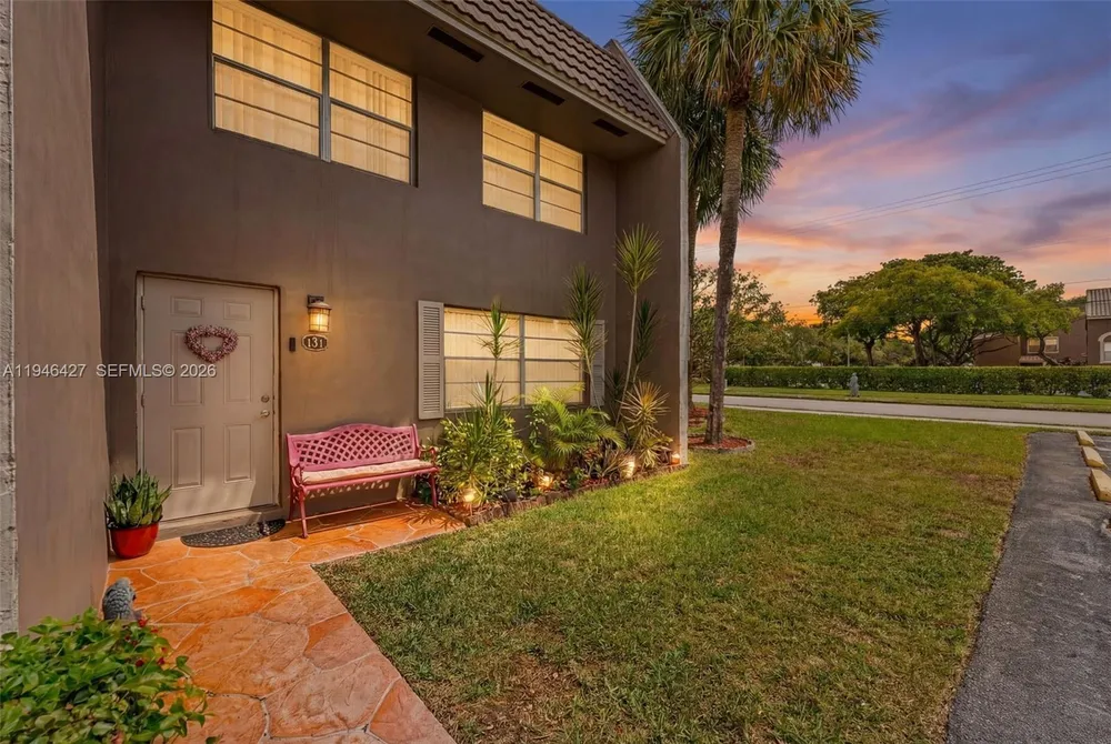 9050 NW 28th St, Coral Springs, FL 33065