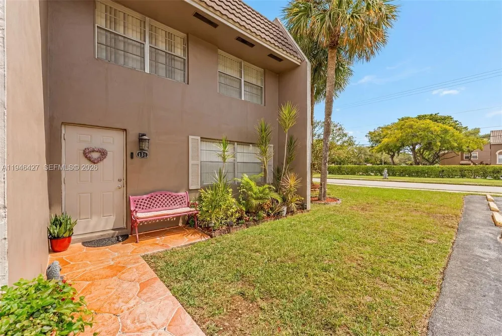 9050 NW 28th St, Coral Springs, FL 33065