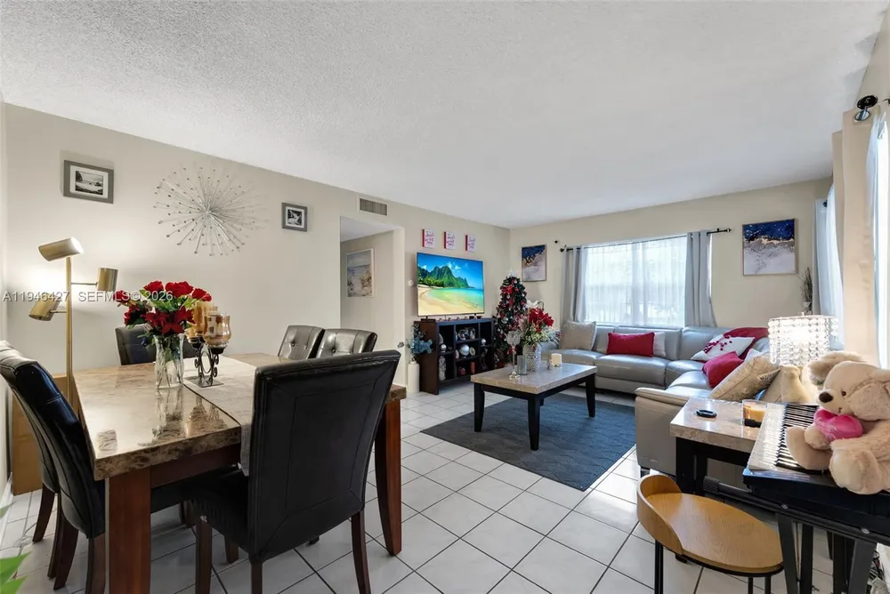 9050 NW 28th St, Coral Springs, FL 33065