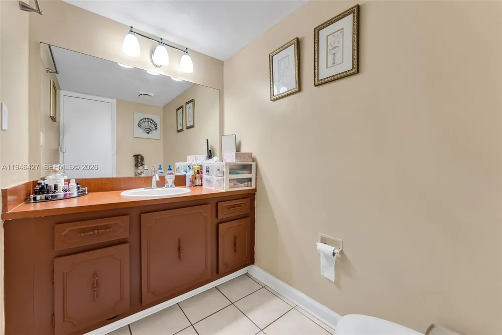9050 NW 28th St, Coral Springs, FL 33065